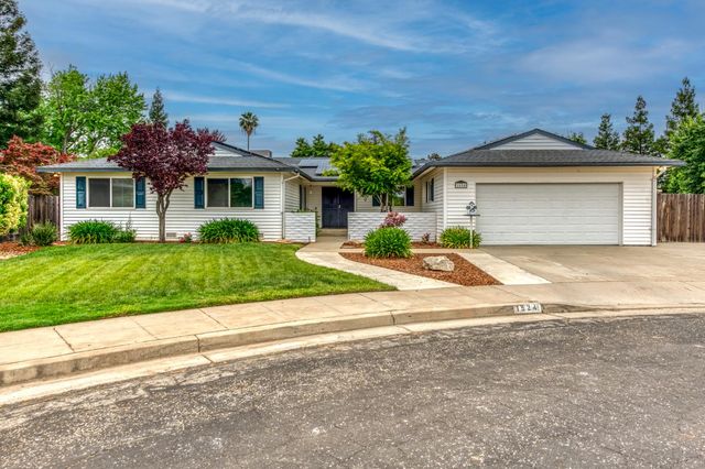 1524 Burl Avenue, Clovis, CA 93611