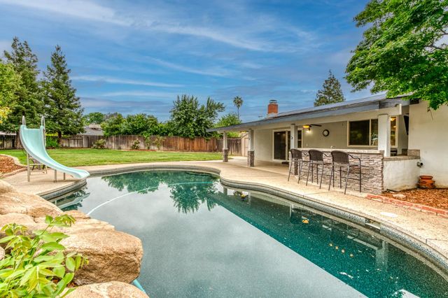 1524 Burl Avenue, Clovis, CA 93611