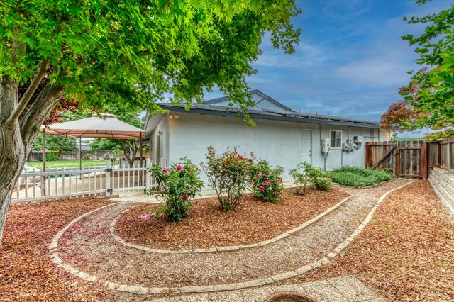 1524 Burl Avenue, Clovis, CA 93611