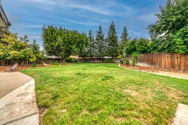 1524 Burl Avenue, Clovis, CA 93611
