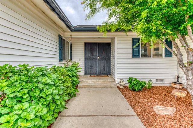 1524 Burl Avenue, Clovis, CA 93611