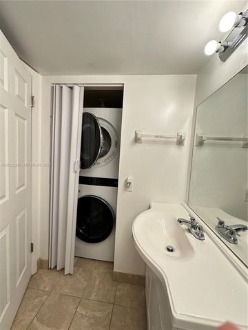 400 Commodore Dr 308, Plantation, FL 33325