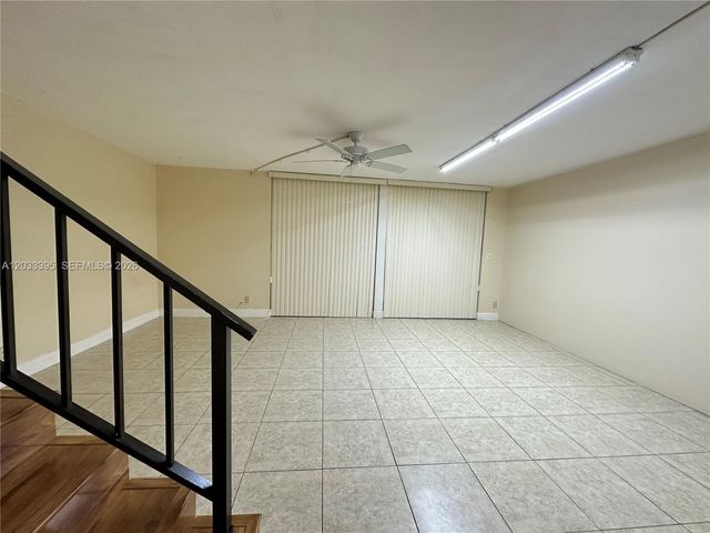 400 Commodore Dr 308, Plantation, FL 33325