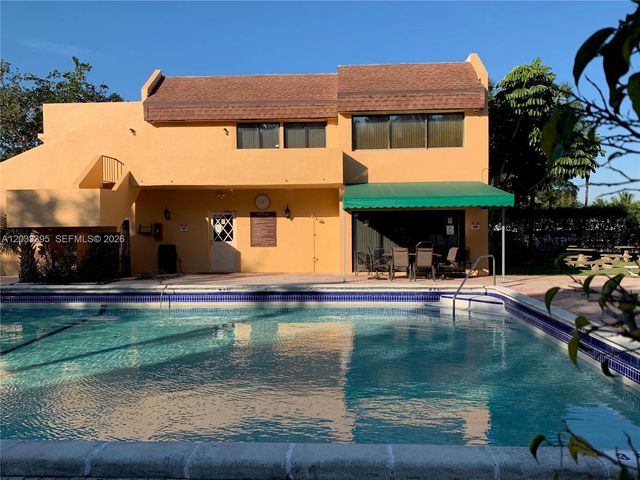 400 Commodore Dr 308, Plantation, FL 33325
