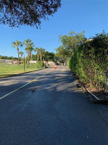 400 Commodore Dr 308, Plantation, FL 33325