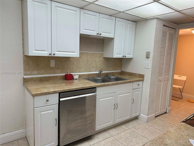 400 Commodore Dr 308, Plantation, FL 33325