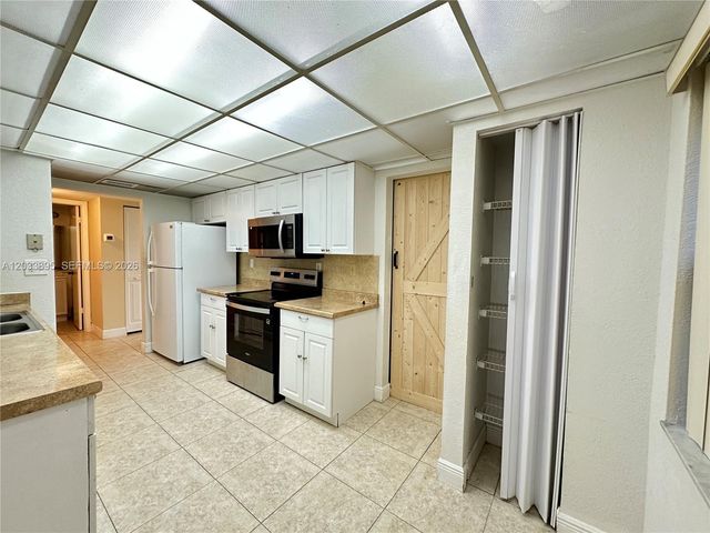 400 Commodore Dr 308, Plantation, FL 33325