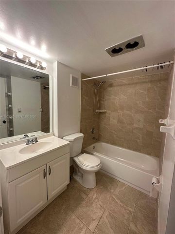 400 Commodore Dr 308, Plantation, FL 33325