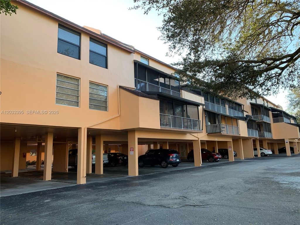 400 Commodore Dr 308, Plantation, FL 33325