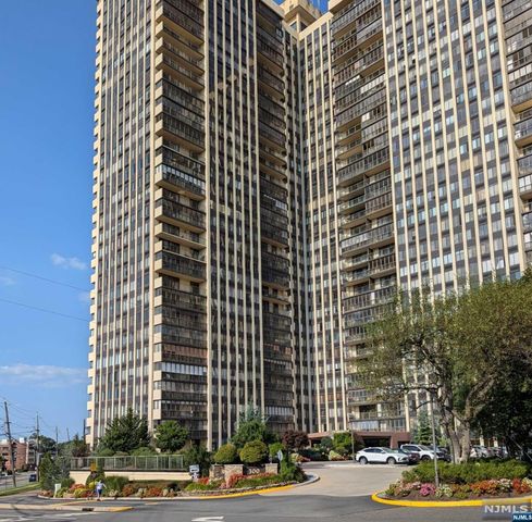 300 Winston Drive 306, Cliffside Park, NJ 07010