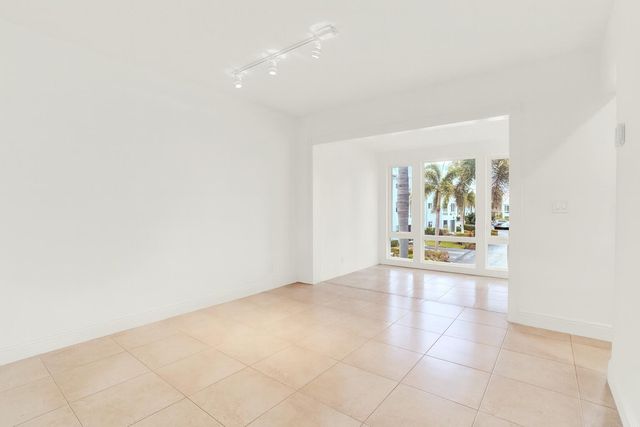 32 Colonial Club Drive 203, Boynton Beach, FL 33435