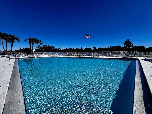 32 Colonial Club Drive 203, Boynton Beach, FL 33435