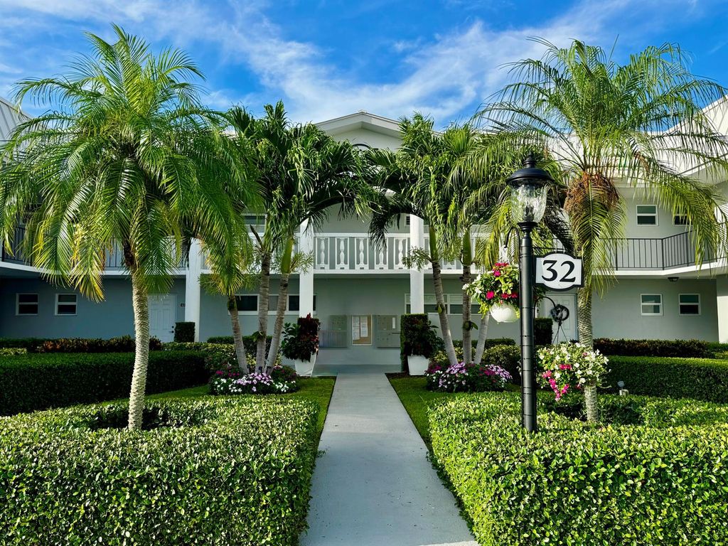 32 Colonial Club Drive 203, Boynton Beach, FL 33435
