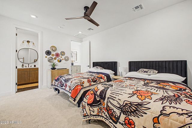 2121 W SONORAN DESERT Drive 124, Phoenix, AZ 85085