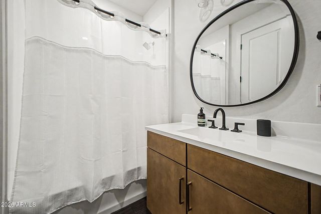 2121 W SONORAN DESERT Drive 124, Phoenix, AZ 85085