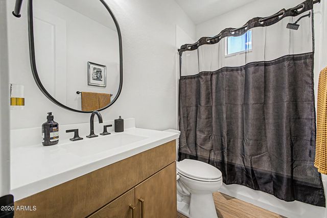 2121 W SONORAN DESERT Drive 124, Phoenix, AZ 85085