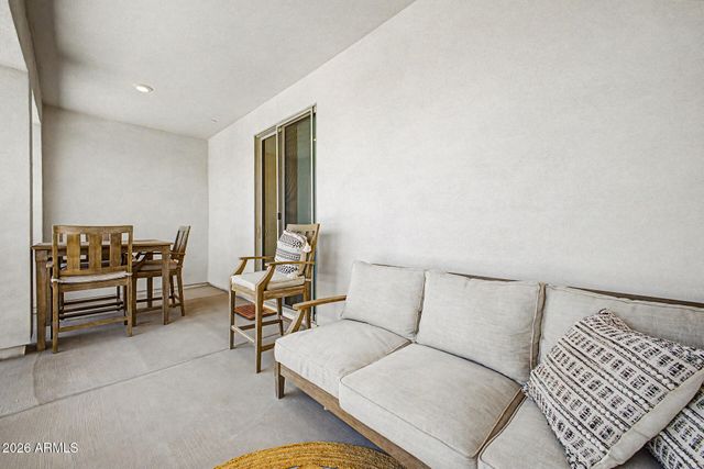2121 W SONORAN DESERT Drive 124, Phoenix, AZ 85085