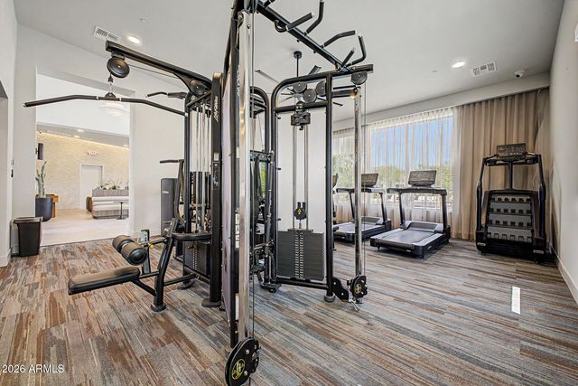 2121 W SONORAN DESERT Drive 124, Phoenix, AZ 85085