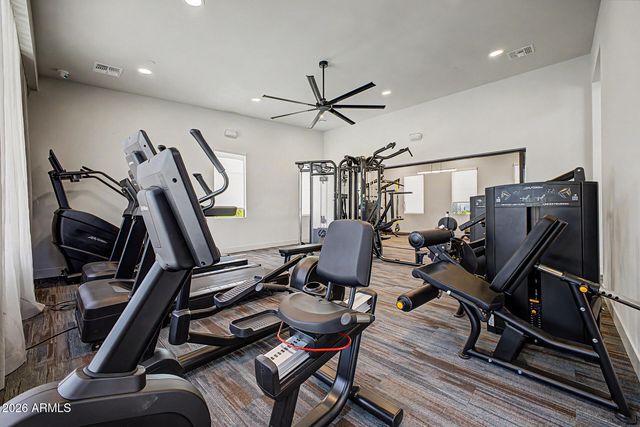 2121 W SONORAN DESERT Drive 124, Phoenix, AZ 85085