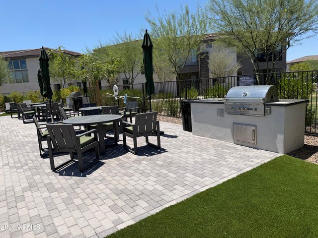 2121 W SONORAN DESERT Drive 124, Phoenix, AZ 85085
