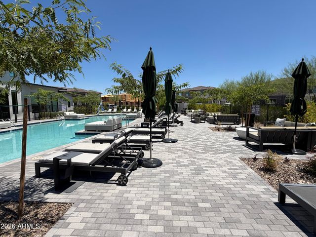2121 W SONORAN DESERT Drive 124, Phoenix, AZ 85085