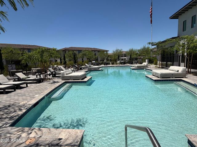 2121 W SONORAN DESERT Drive 124, Phoenix, AZ 85085