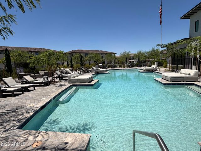 2121 W SONORAN DESERT Drive 124, Phoenix, AZ 85085