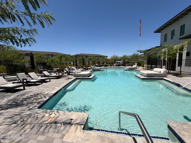 2121 W SONORAN DESERT Drive 124, Phoenix, AZ 85085