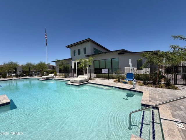 2121 W SONORAN DESERT Drive 124, Phoenix, AZ 85085