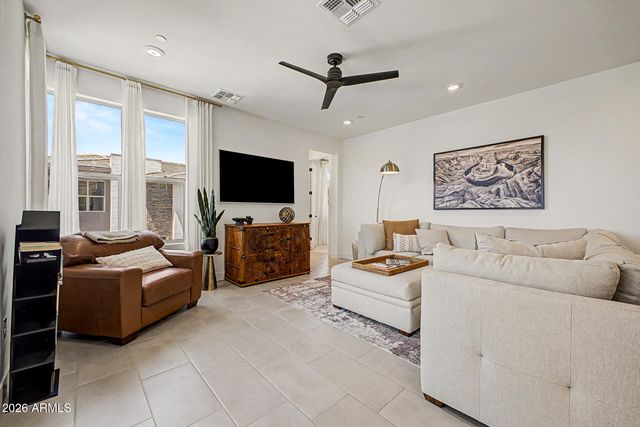 2121 W SONORAN DESERT Drive 124, Phoenix, AZ 85085