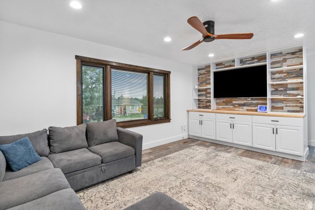 1027 E SERPENTINE WAY, White City, UT 84094