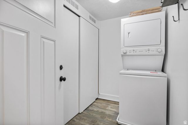 1027 E SERPENTINE WAY, White City, UT 84094