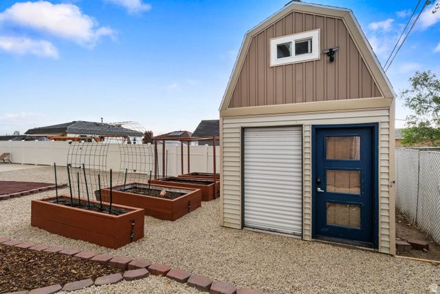 1027 E SERPENTINE WAY, White City, UT 84094