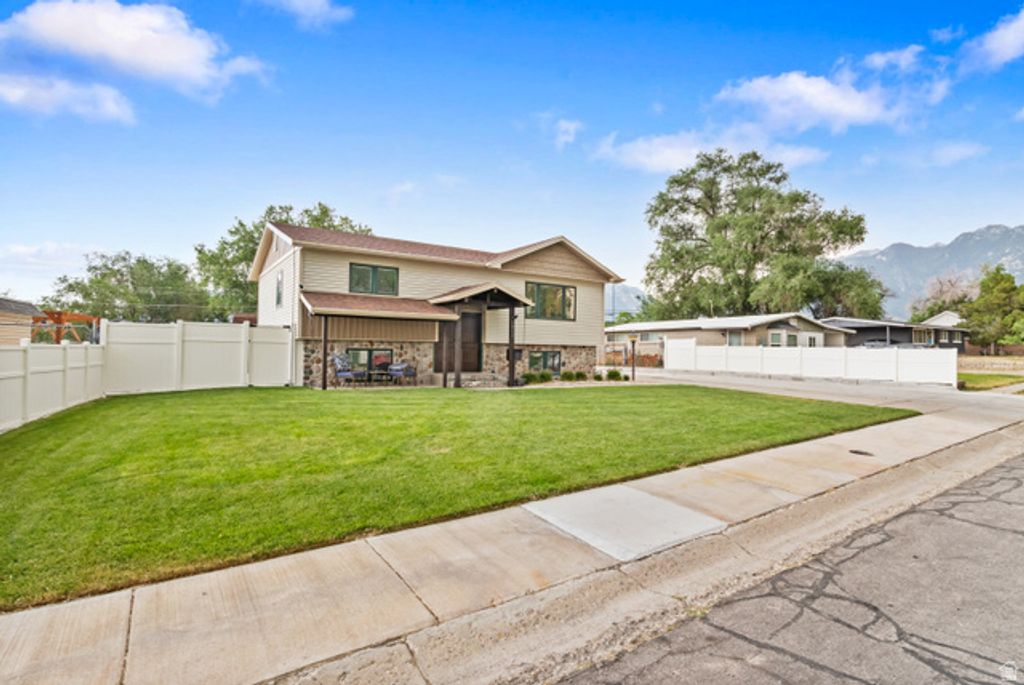 1027 E SERPENTINE WAY, White City, UT 84094