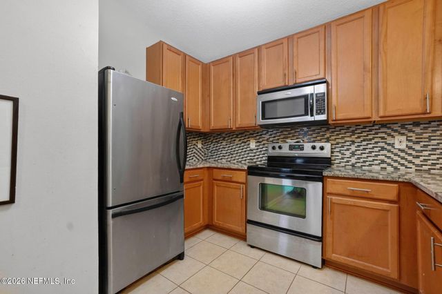 575 OAKLEAF PLANTATION Parkway 714, Orange Park, FL 32065