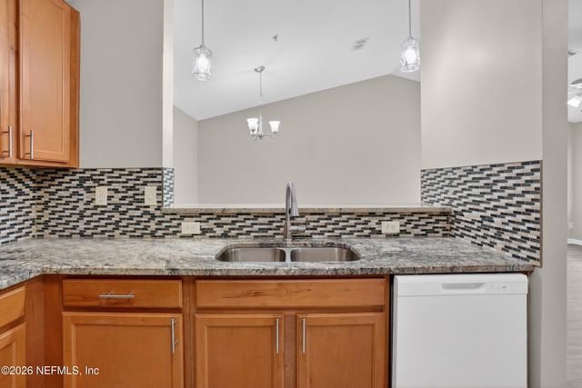 575 OAKLEAF PLANTATION Parkway 714, Orange Park, FL 32065