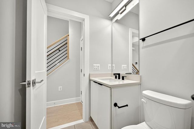 158 N LEE, Falls Church, VA 22046