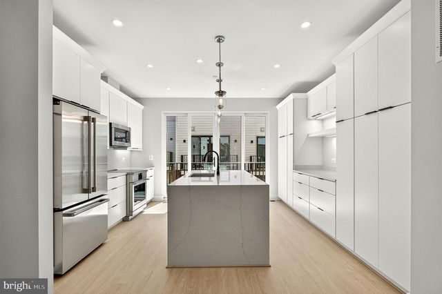 158 N LEE, Falls Church, VA 22046