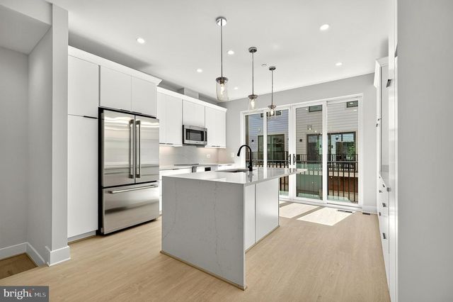 158 N LEE, Falls Church, VA 22046