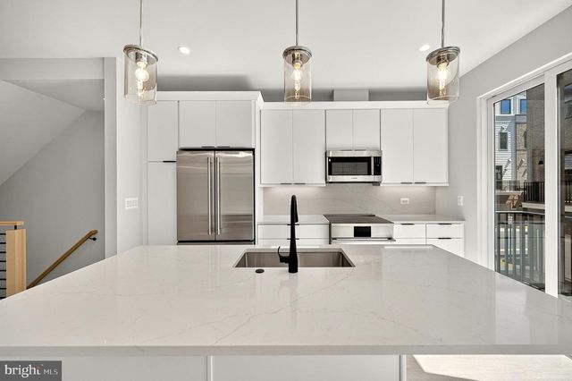 158 N LEE, Falls Church, VA 22046
