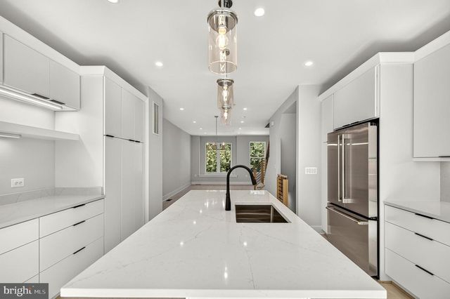 158 N LEE, Falls Church, VA 22046