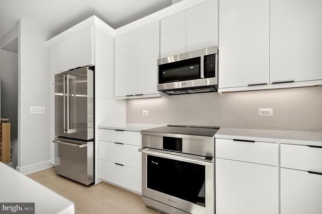 158 N LEE, Falls Church, VA 22046
