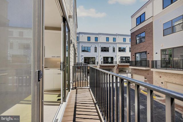 158 N LEE, Falls Church, VA 22046
