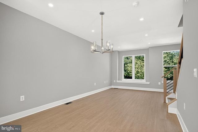 158 N LEE, Falls Church, VA 22046