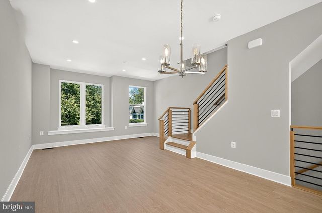 158 N LEE, Falls Church, VA 22046