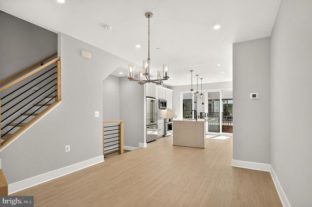158 N LEE, Falls Church, VA 22046