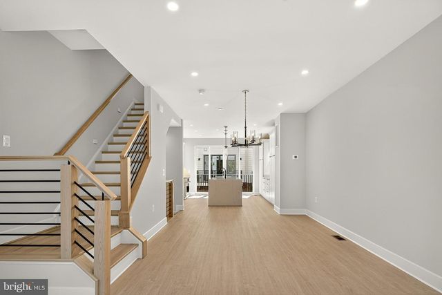 158 N LEE, Falls Church, VA 22046