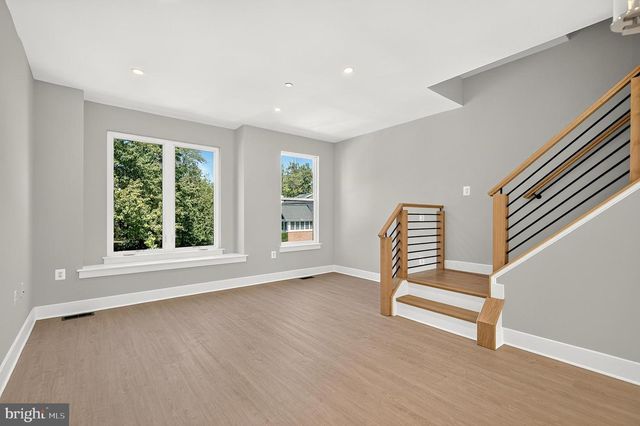 158 N LEE, Falls Church, VA 22046