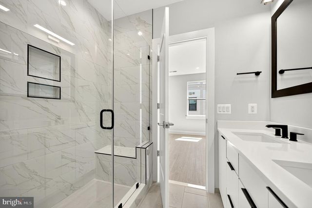 158 N LEE, Falls Church, VA 22046