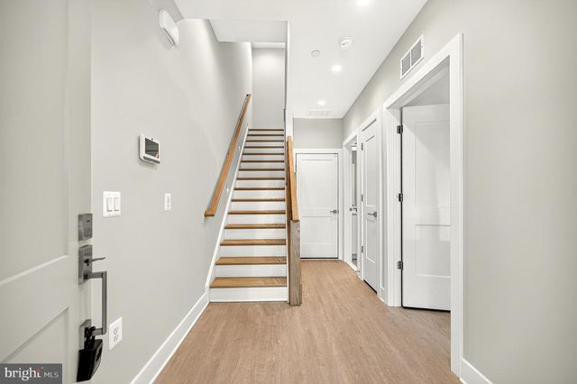 158 N LEE, Falls Church, VA 22046